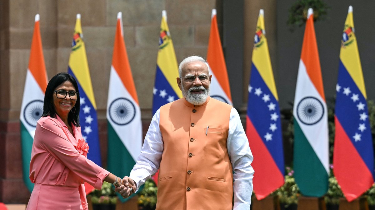 Delcy Rodriguez received in India