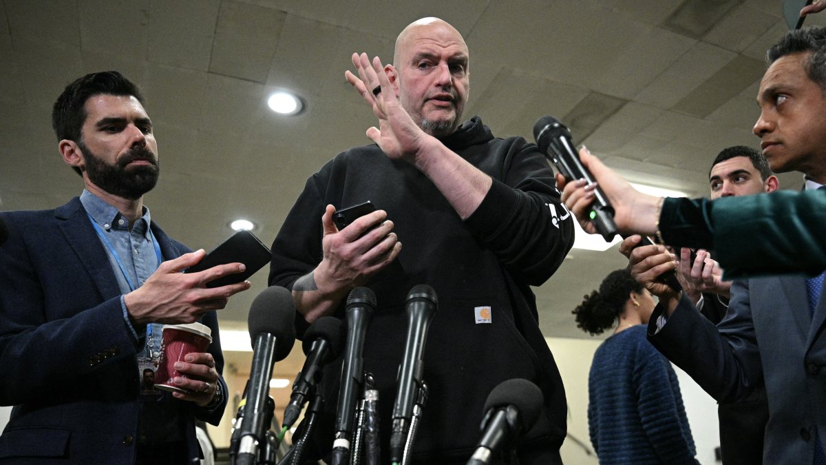El senador John Fetterman (D-PA) en el Capitolio en una imagen de archivo