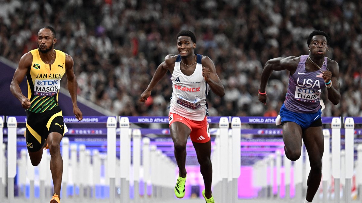 Ja'Kobe Tharp (right), during a race in 2025