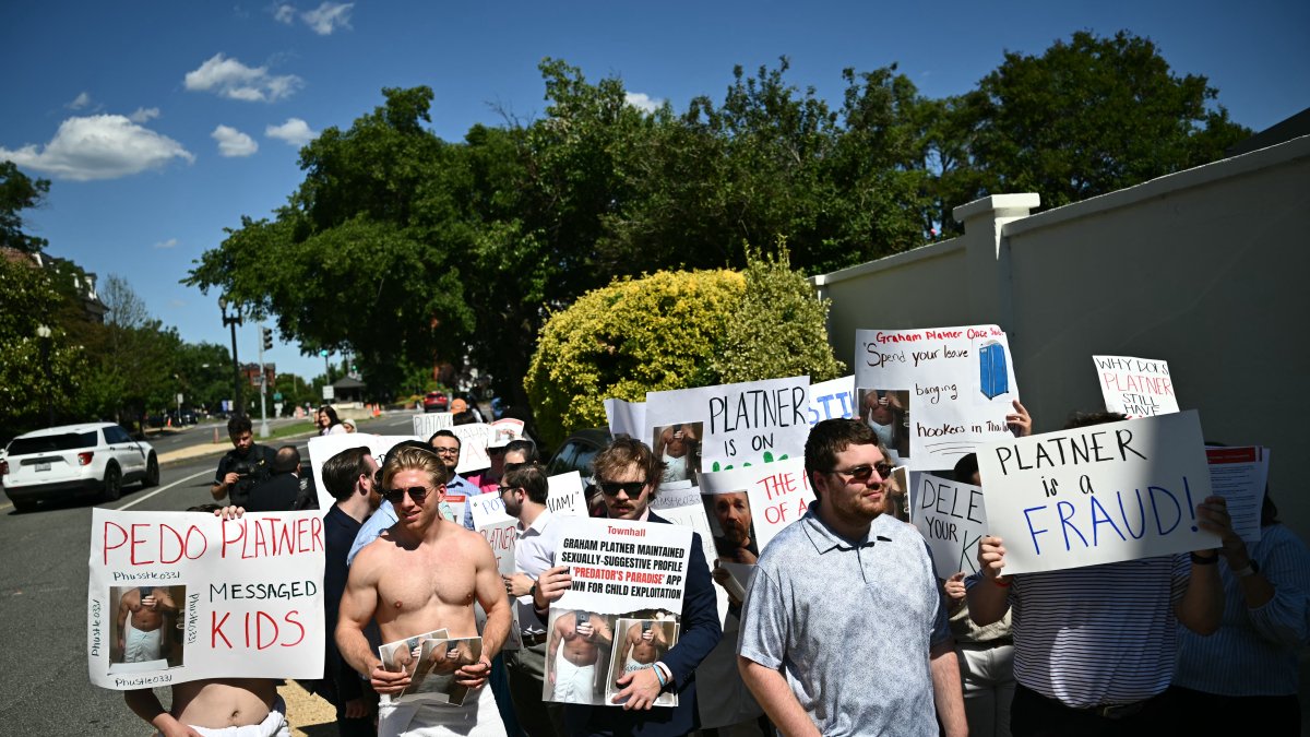 A crowd gathered to protest outside the Democratic Senate Campaign Committee building while Platner met with Democratic senators in early June.