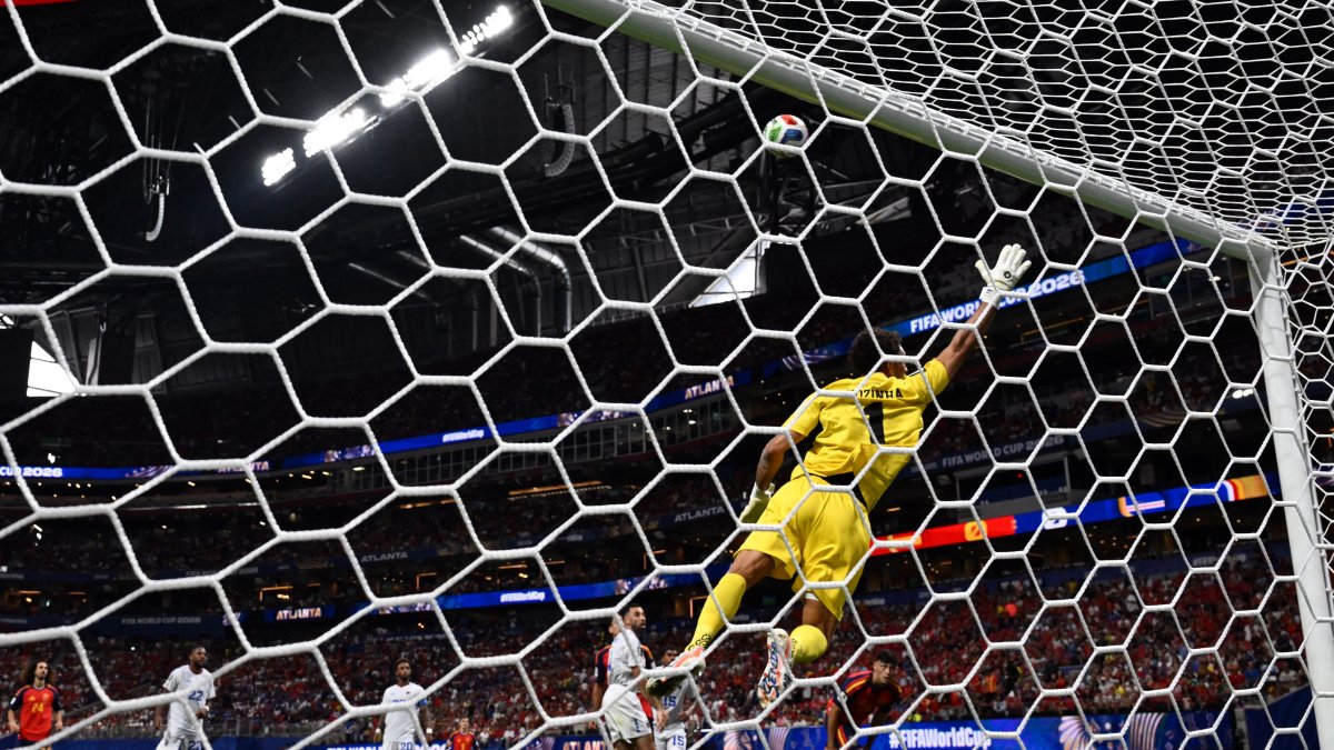 Vozinha makes a save against Spain