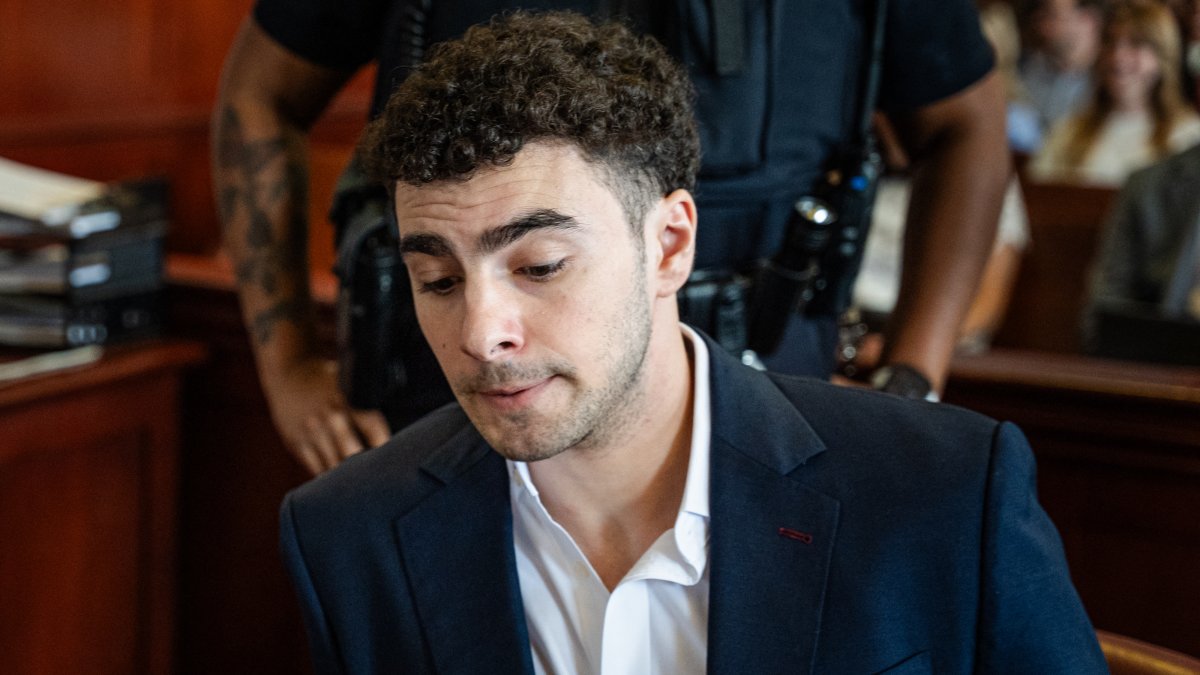 Luigi Mangione, durante una audiencia judicial en junio de 2026
