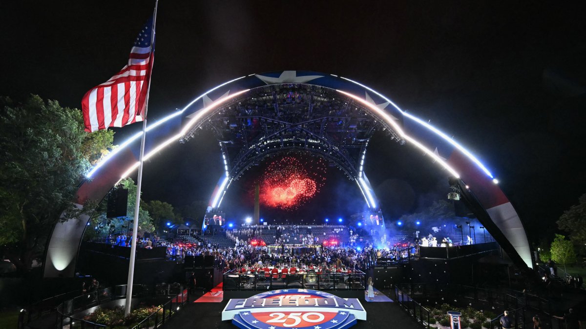 Fuegos artificiales durante el «UFC Freedom 250»