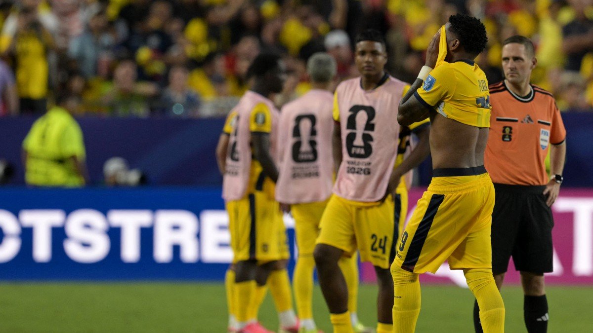 Gonzalo Plata reacts at the end of the match between Ecuador and Curaçao