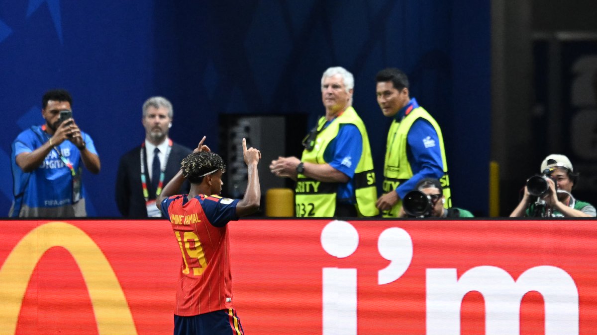 Lamine Yamal celebra su gol, el primero de su carrera en mundiales, este domingo 21 de junio.