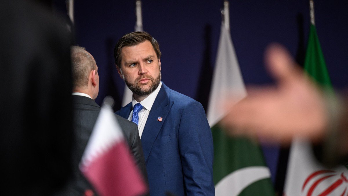 JD Vance surveys his surroundings before a four-way meeting between the U.S., Iran, Pakistan, and Qatar