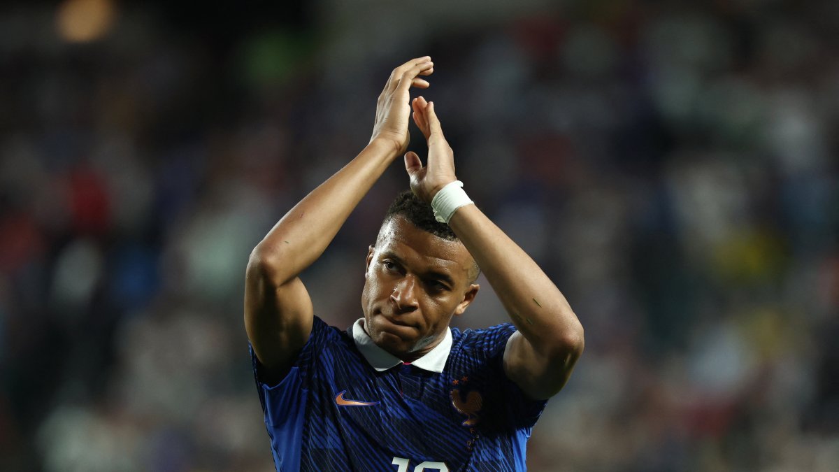 Kylian Mbappé celebra la victoria de Francia.