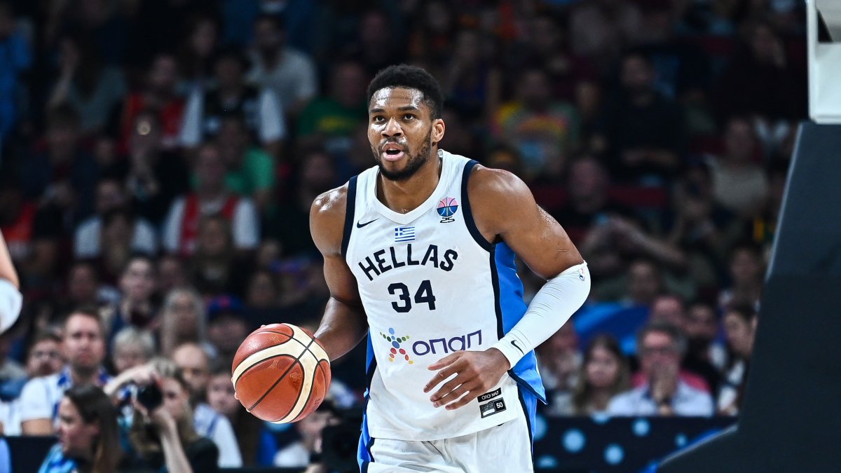 Giannis Antetokounmpo during a game with Greece