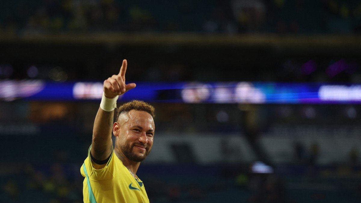 Neymar at the end of the match against Scotland