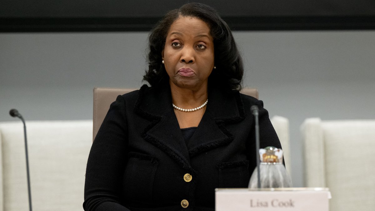 Lisa Cook, durante una audiencia. Enero de 2025