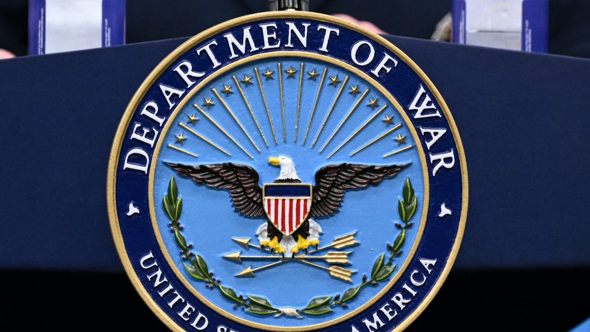 Logo del Departamento de Guerra/ Mandel Ngan