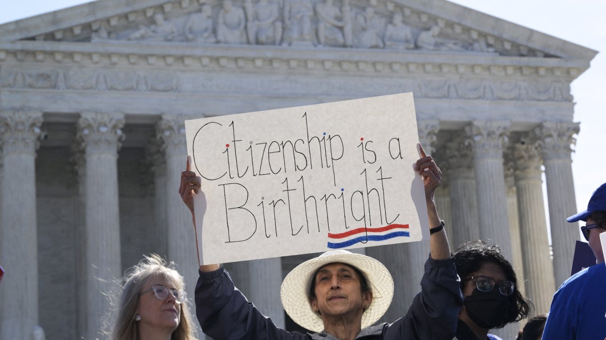 Protest outside the Supreme Court for the right to birthright citizenship (File photo)