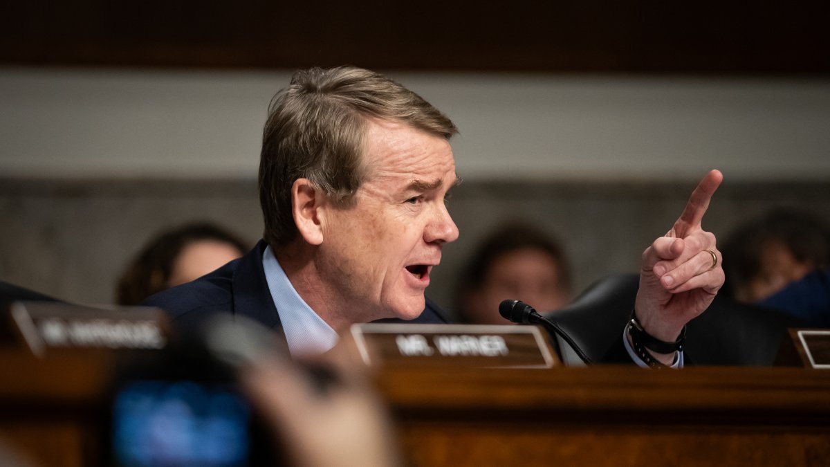 El senador Michael Bennet.