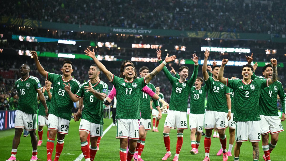 Mexico's players celebrate after winning the 2026 World Cup round of 32 match against Ecuador.