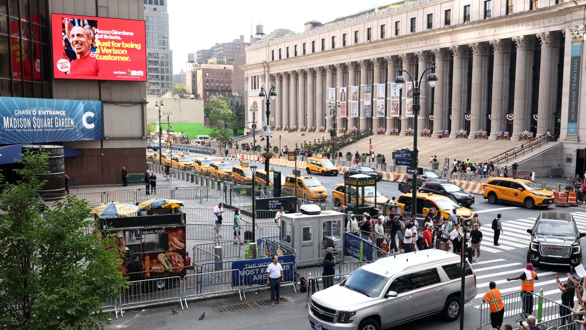 A silver SUV, believed to be carrying Taylor Swift, arriving today outside Madison Square Garden.