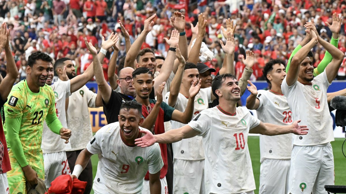Moroccan players celebrate after their victory over Canada/ Ronaldo Schemidt