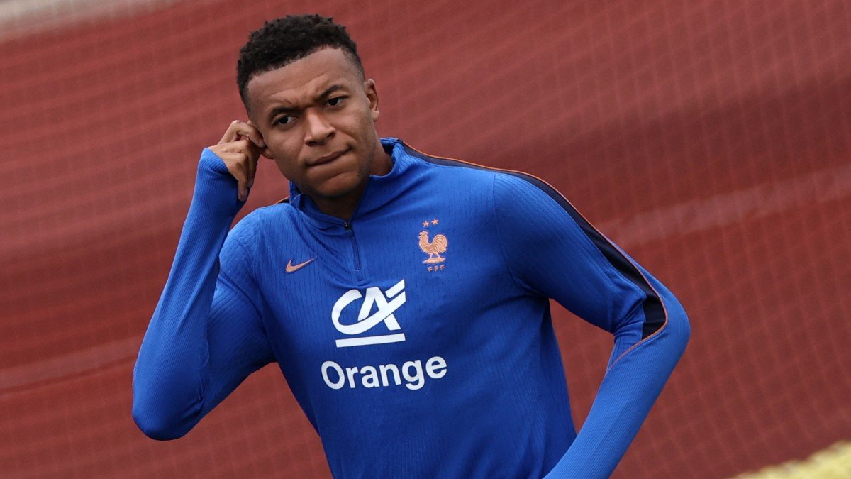 French forward Kylian Mbappé training in Boston