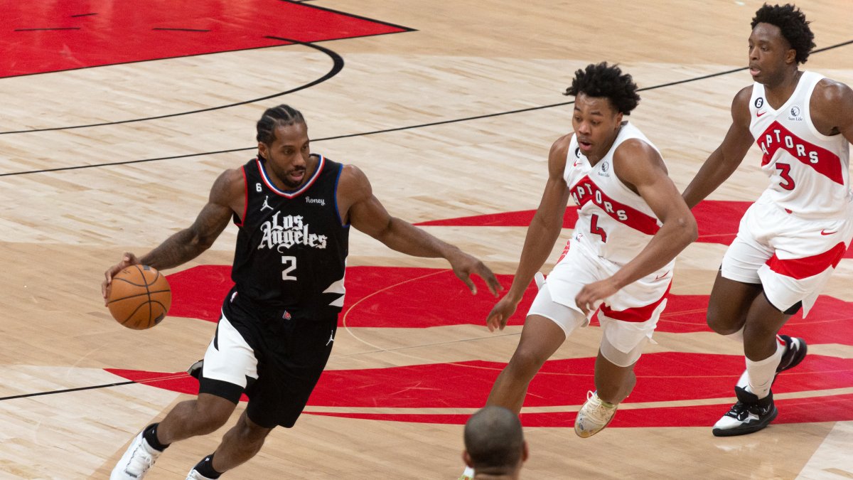 Kawhi Leonard (2, LA Clippers) in a game against the Toronto Raptors in 2022