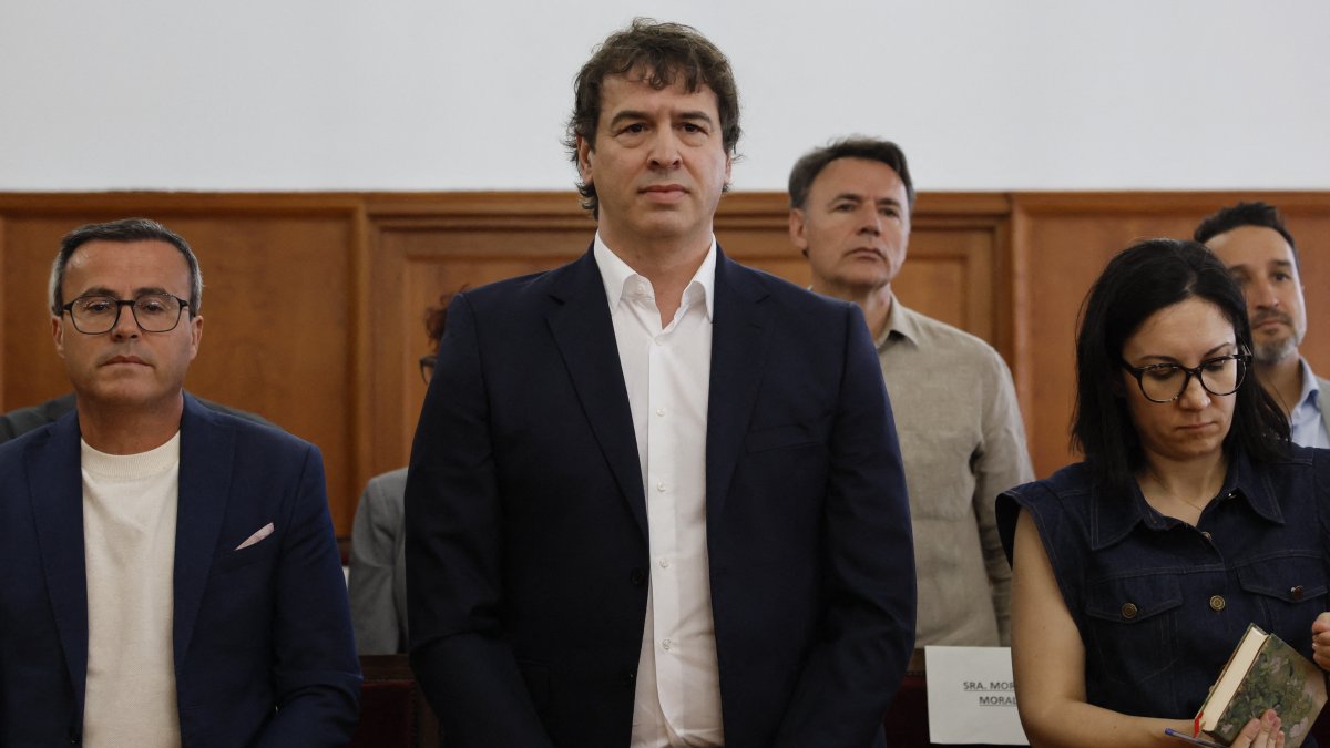 David Sánchez (center) during a court hearing