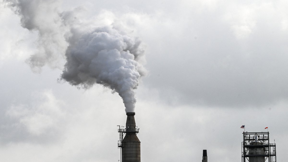 Image of a refinery in Houston