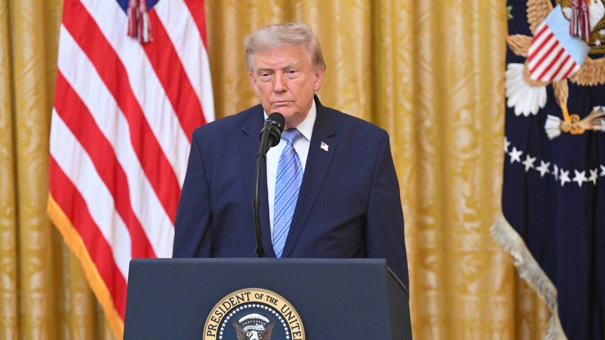 Donald Trump se dirige a la nación desde el Salón Este de la Casa Blanca en Washington