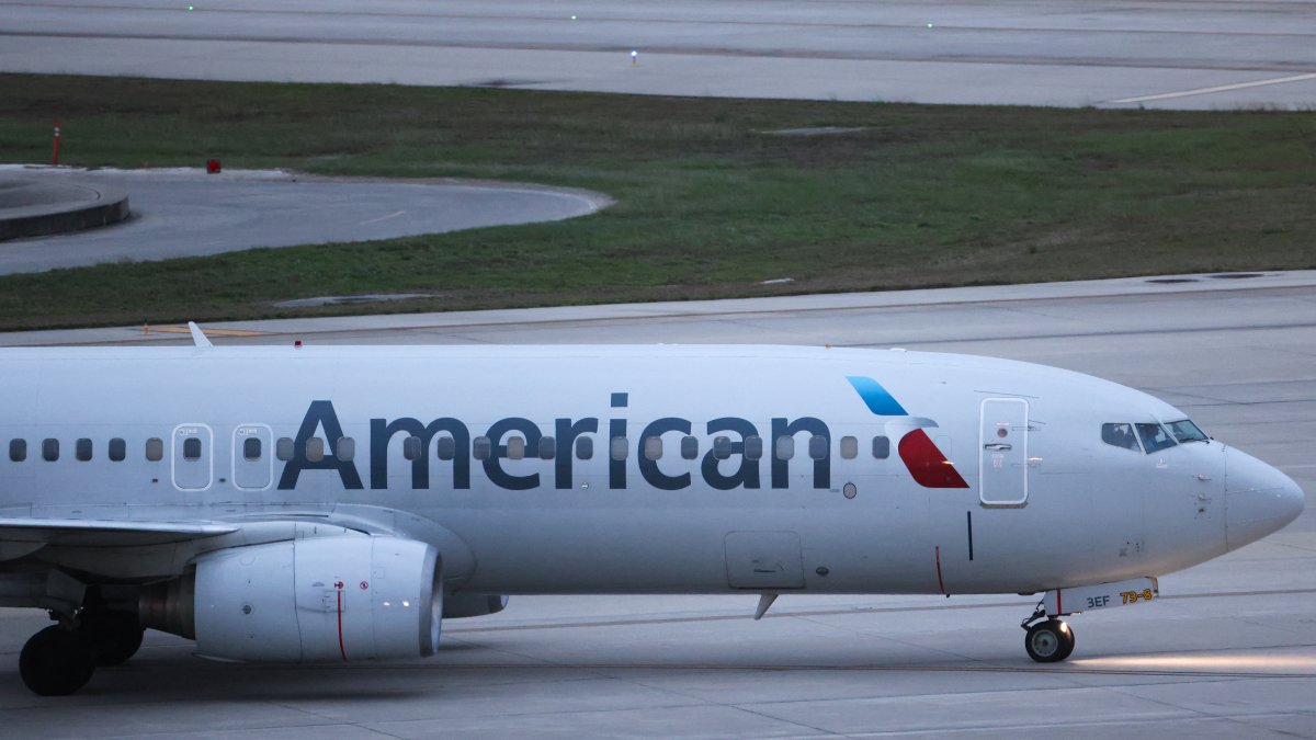Un avión de American Airlines despega del Aeropuerto Intercontinental George Bush (IAH) en Houston, Texas.