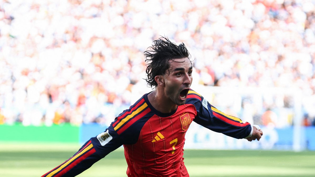 Ferran Torres celebrates the goal that ultimately secured the title for the Spanish national team.