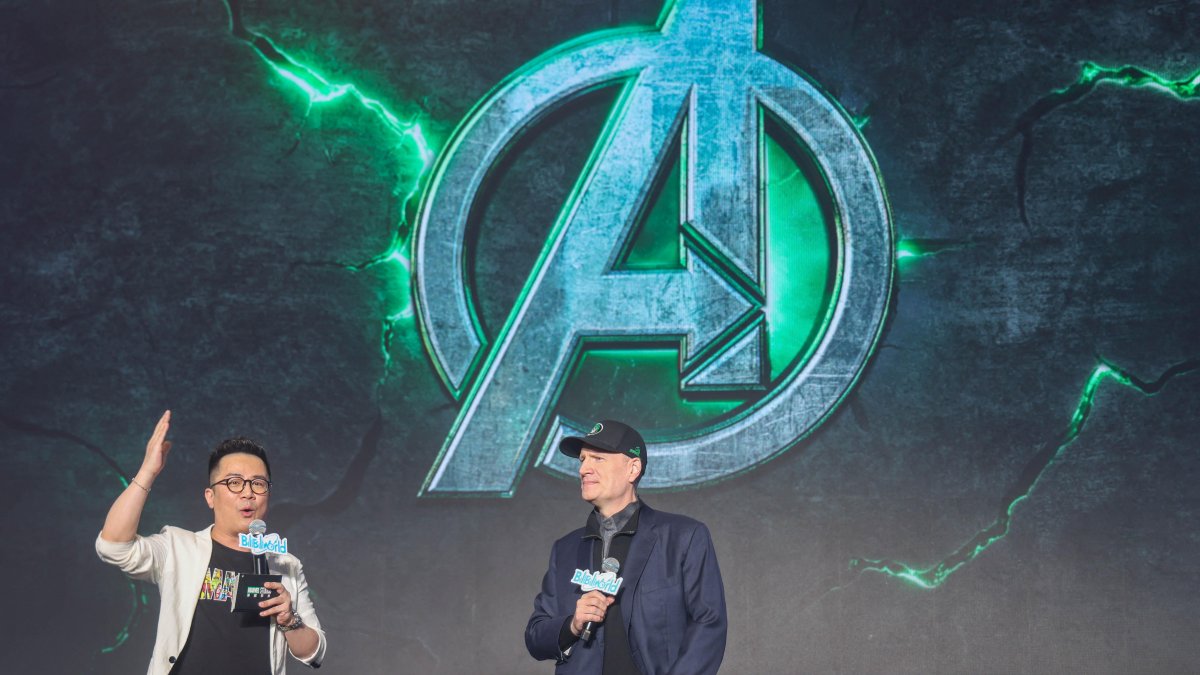 El presidente y director creativo de Marvel Studios, Kevin Feige, presenta el primer arte conceptual de 'Avengers 5' en BilibiliWorld 2026 en Shanghái, el 11 de julio de 2026.