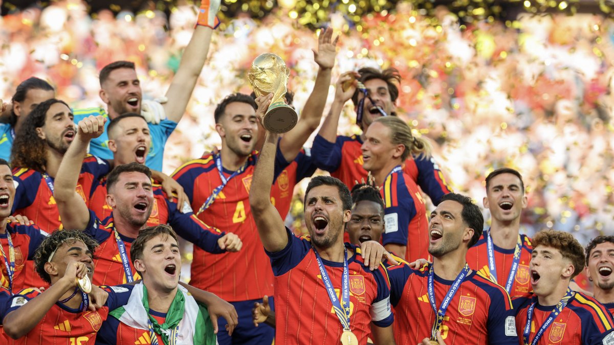 Spain's players celebrate their victory at the 2026 World Cup