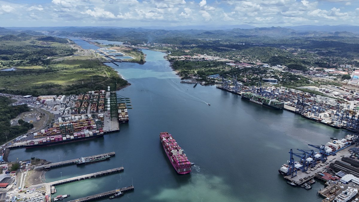 Vista aérea del Canal de Panamá. Imagen de archivo