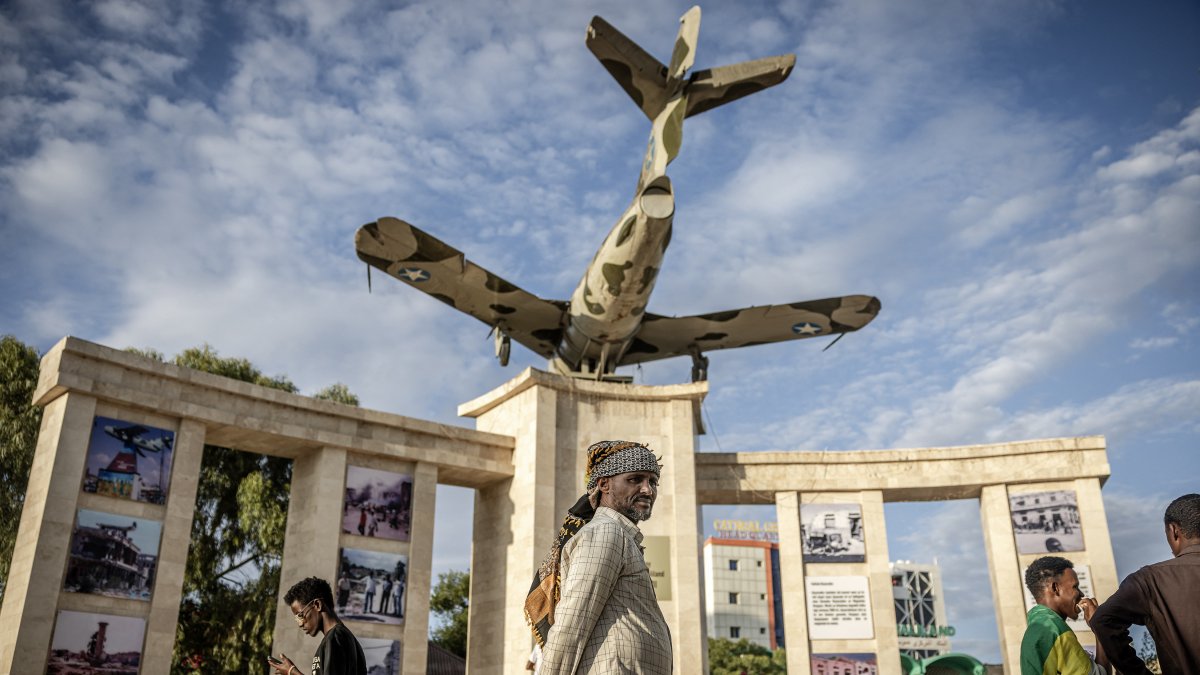 Memorial to the Hargeisa War in Hargeisa.