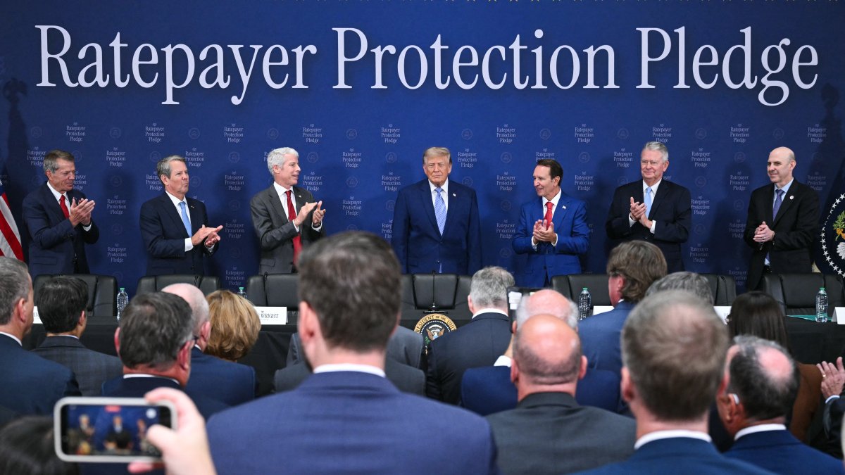 Donald Trump junto a gobernadores en la Casa Blanca/ Saul Loeb