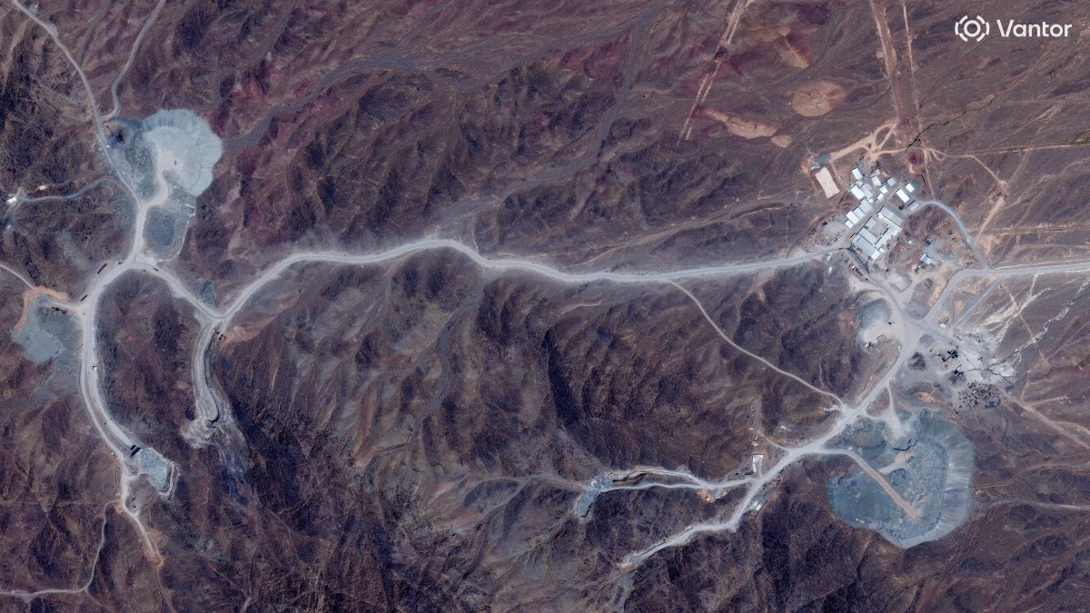 Imagen de satélite de la montaña Pickaxe y el complejo de túneles