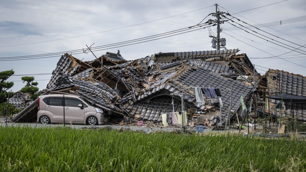 A building collapsed by the earthquake in Japan