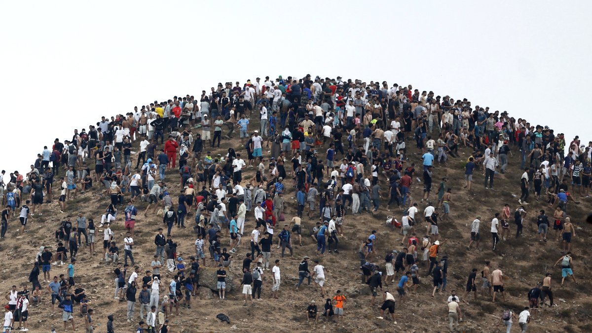 Miles de inmigrantes de Marruecos han cruzado los muros de Ceuta en las últimas horas
