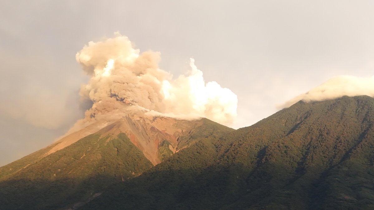 Eruption of the Fuego volcano (Guatemala) on August 4, 2026