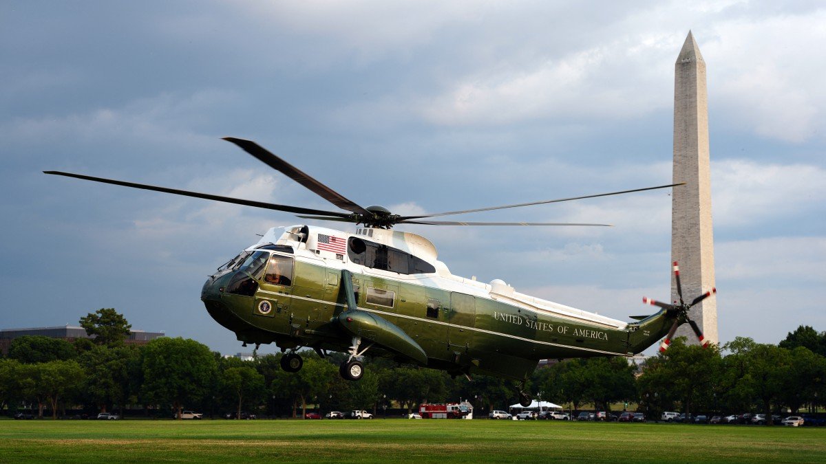 A U.S. Marine Corps helicopter