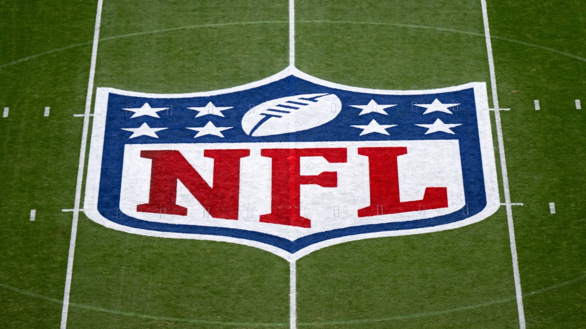 Logo de la NFL en un estadio