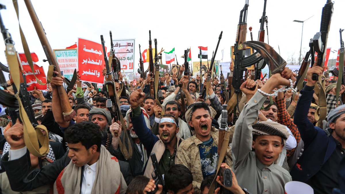 Houthi supporters