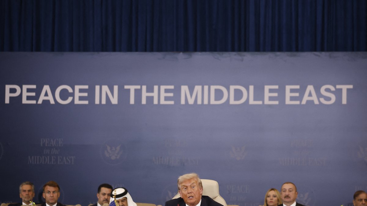 US President Donald Trump (C) delivers a speech during the Gaza Peace Summit in Sharm El-Sheikh