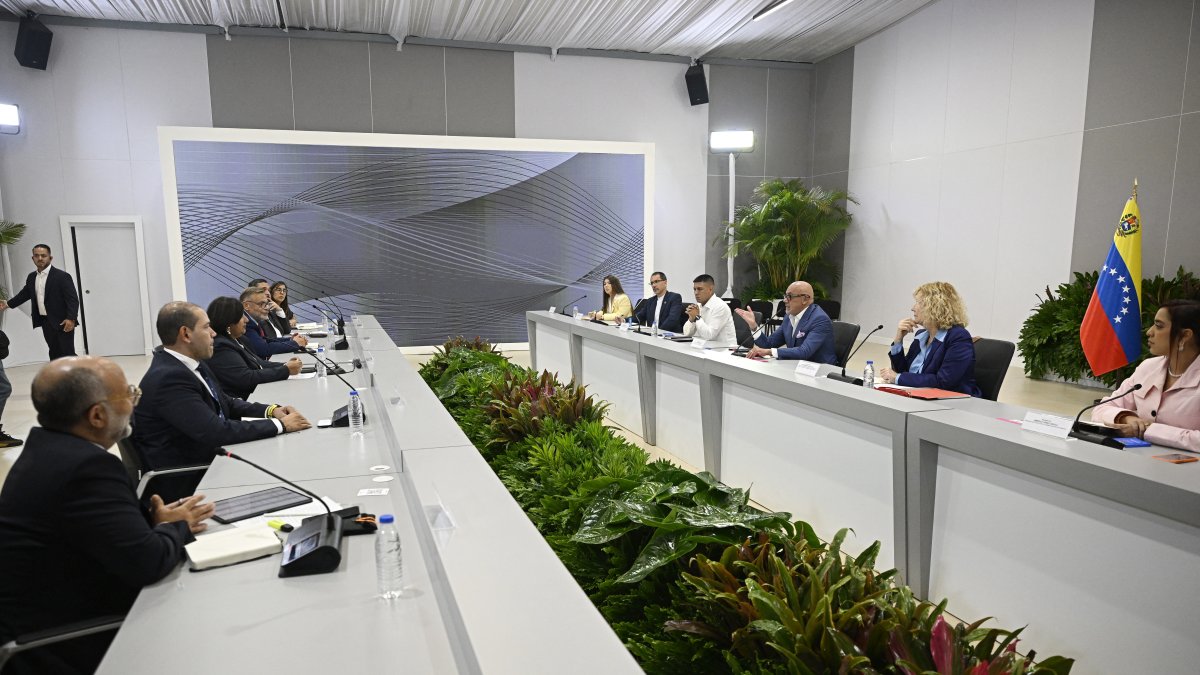 Comenzaron los diálogos para la transición en Venezuela