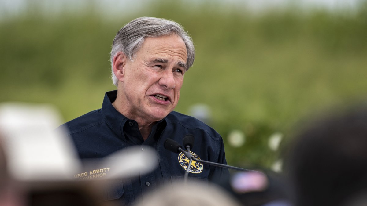 Greg Abbott in Pharr, Texas / Sergio Flores