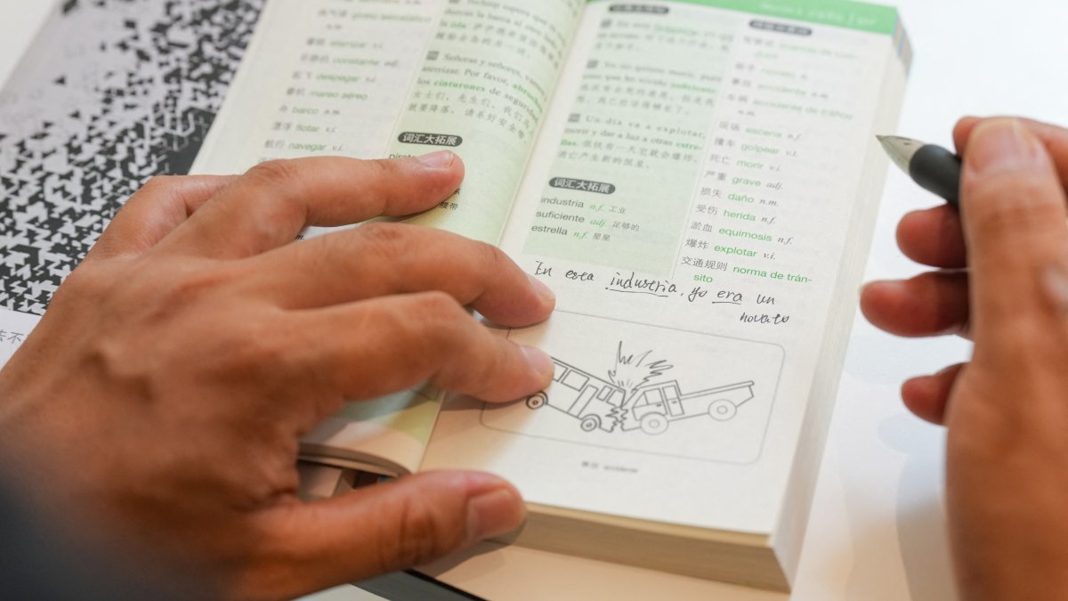 (File photo) Chinese students learning Spanish