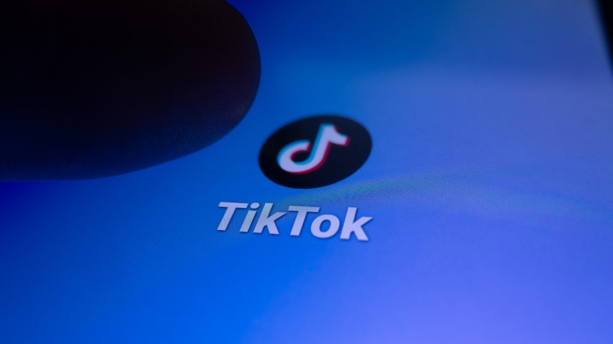 Logo de TikTok en un smartphone
