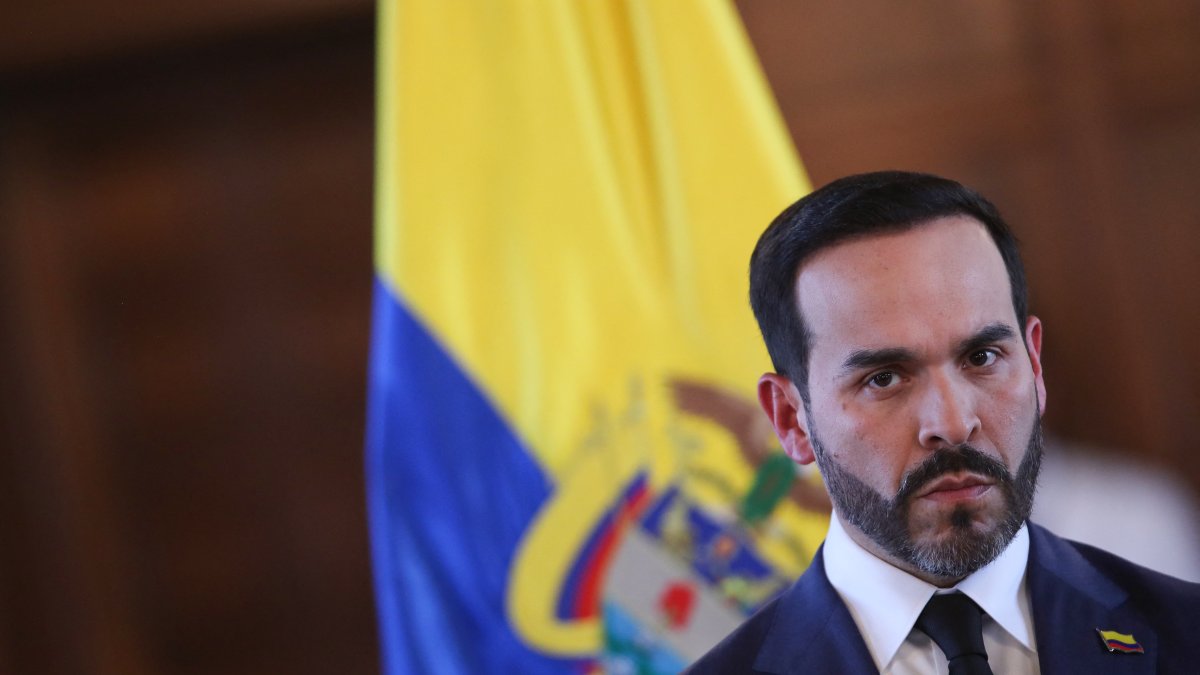 Abelardo de la Espriella desde Bogotá.