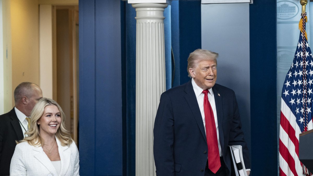 Karoline Leavitt junto a Donald Trump/ Andrew Thomas