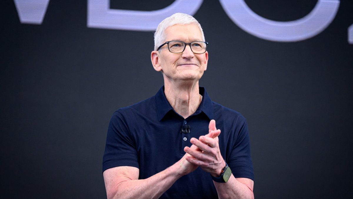 Tim Cook, Apple CEO/ Josh Edelson