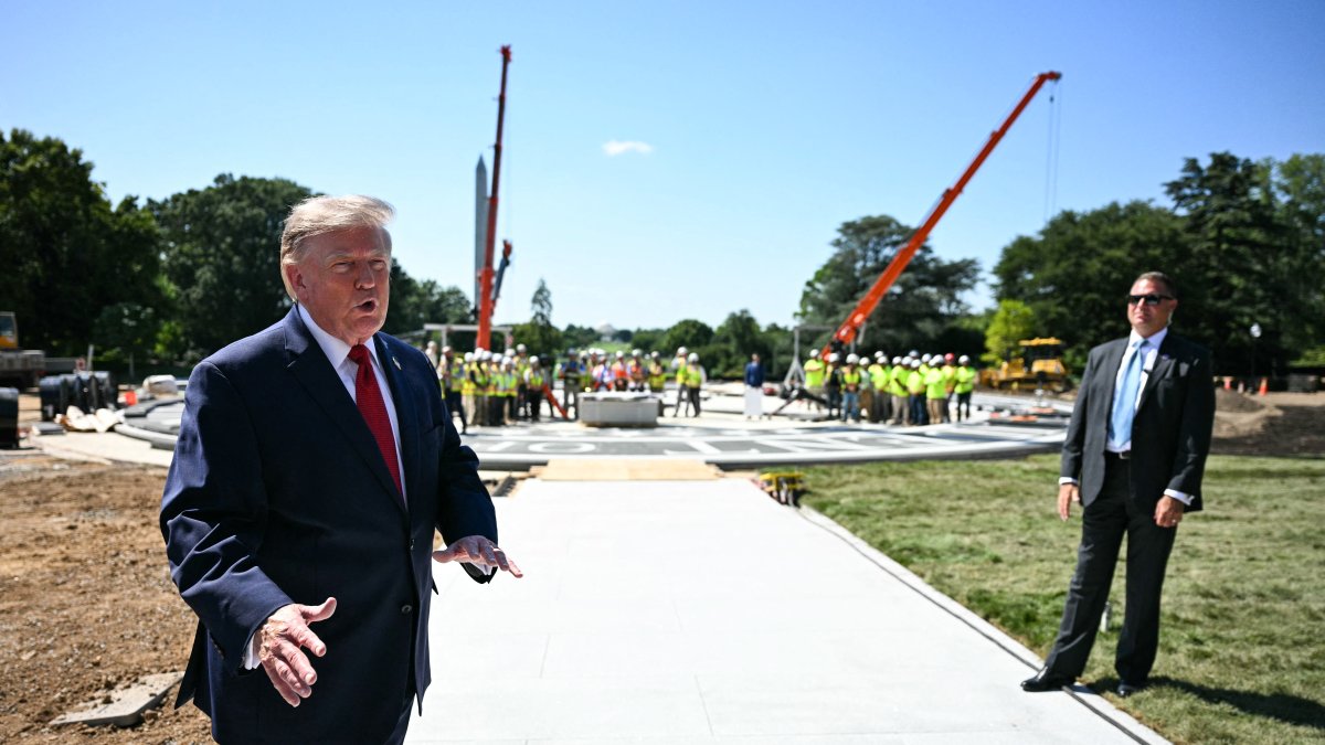Donald Trump shows off the construction of a helipad at the White House. August 19, 2026