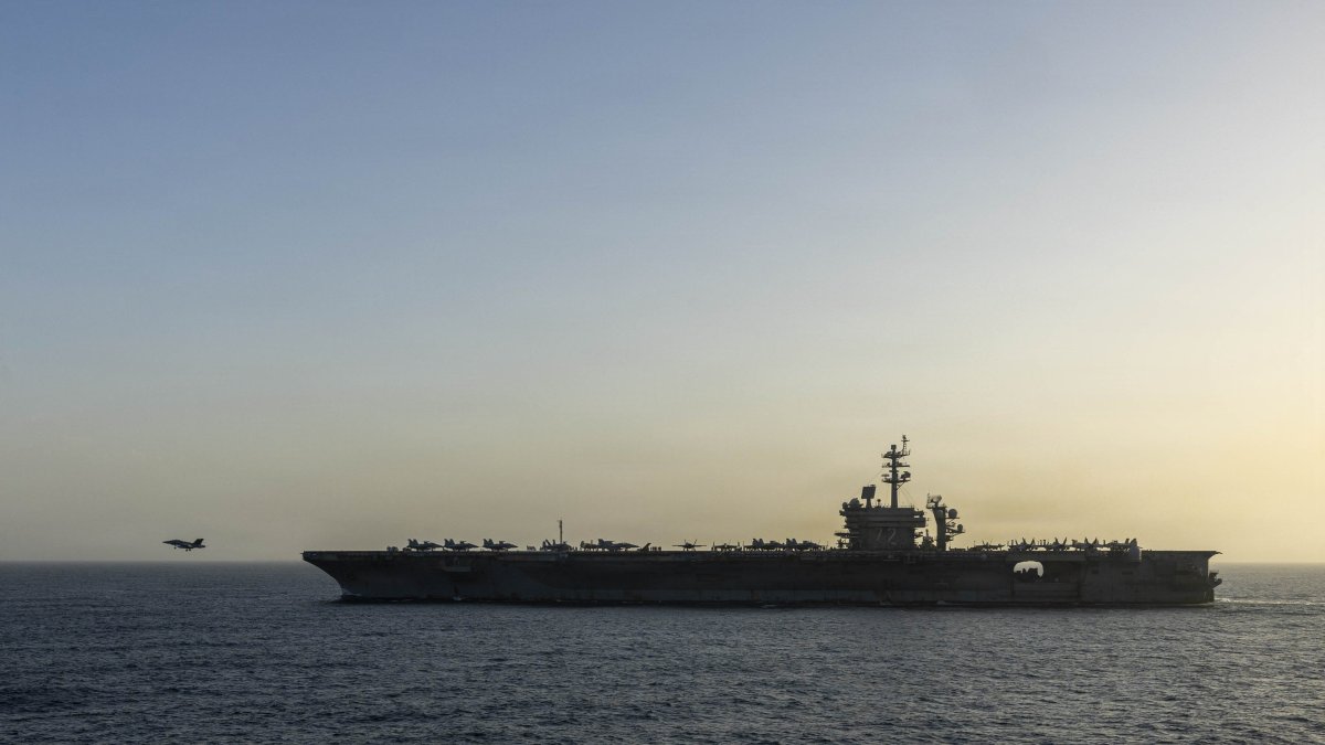 El USS Abraham Lincoln en el Mar Arábigo.