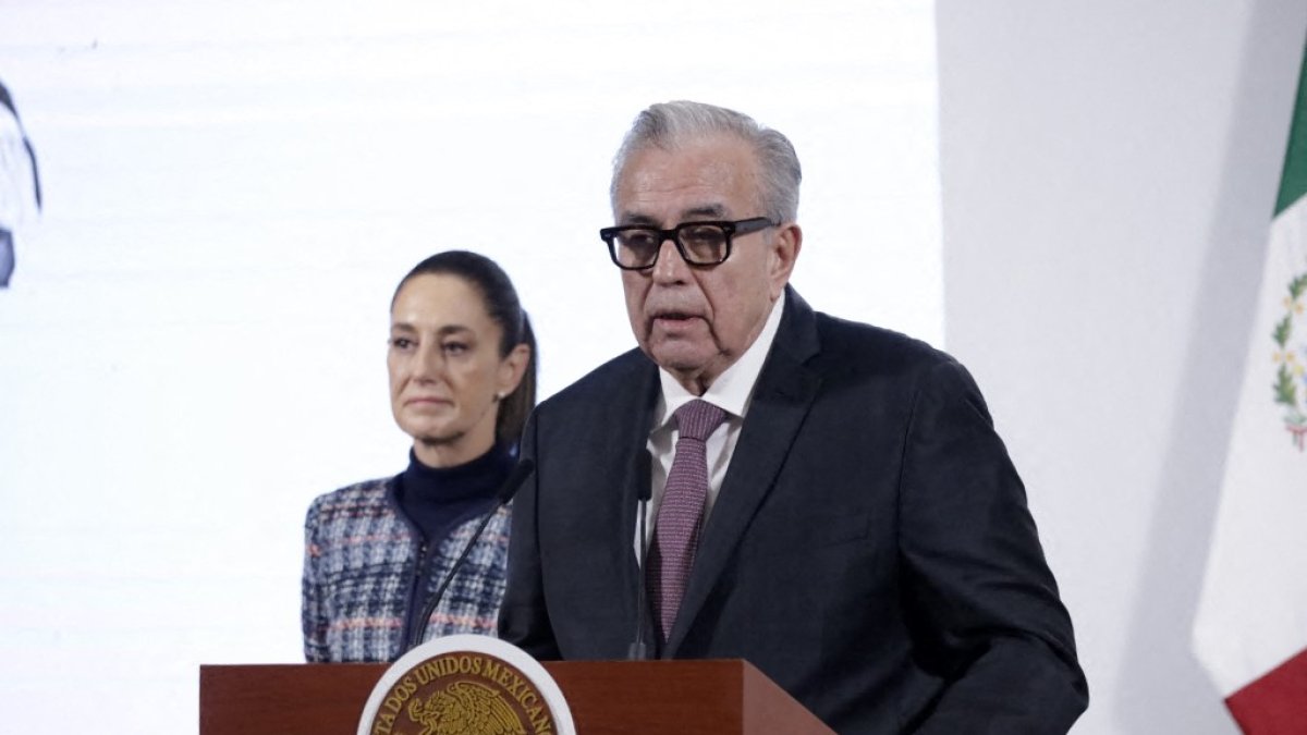 Rubén Muñoz Rocha en una imagen de archivo junto a la presidente Claudia Sheinbaum